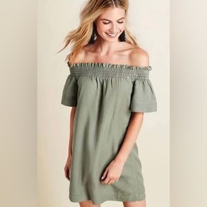 Vineyard Vines women’s Madison off shoulder dress. Size XS